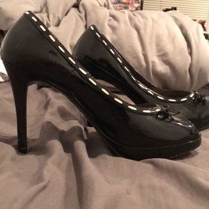Fioni Black Pumps
